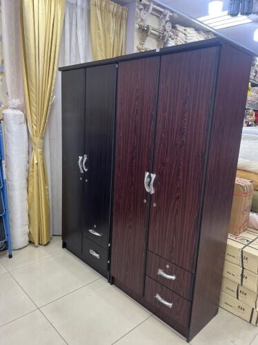 يتوفر سرير بحجم كينج جديد وسرير ب
