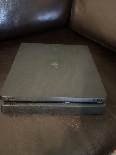 PS4 Slim + Gaming keyboard 