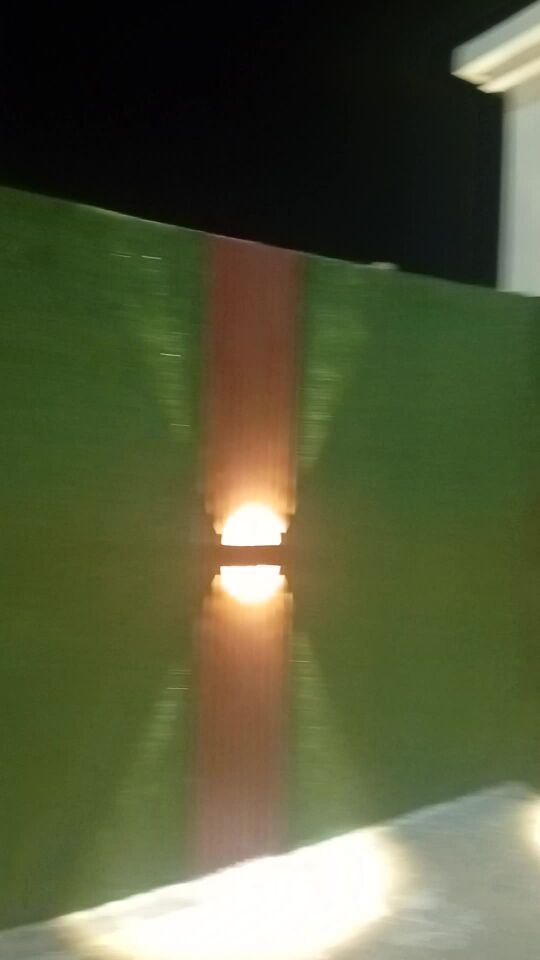 العشب الصناعي وبديل الخشب