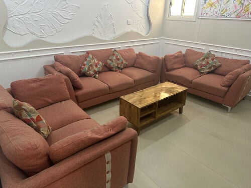 طقم كنب بحالة جيدة جداً