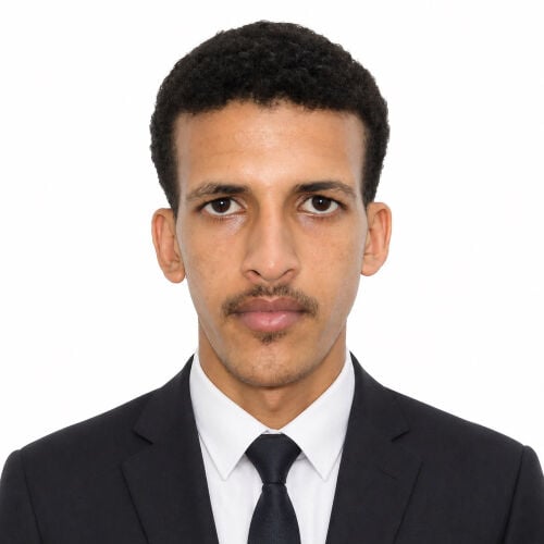 مقهوي في مجلس او سائق 