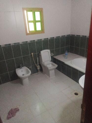 للايجار شقه غرفه وصاله ومطبخ