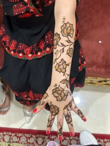 professional henna Artist