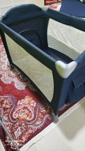 سرير اطفال بحاله ممتازه