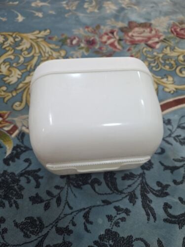 Tissue box