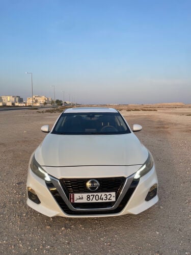نيسان التيما ٢.٥ اس في