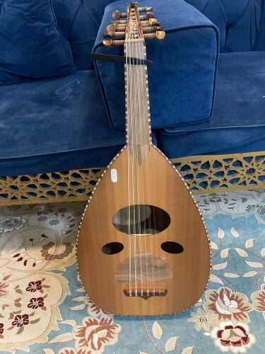 عود زرياب اصلي للبيع مستعجل 