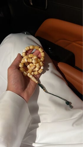 مستكة شبيه الكهرم