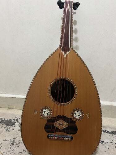 عود زرياب.  صووت جميل.   