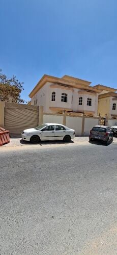 للإيجار فيلا في معيذر الشمالي