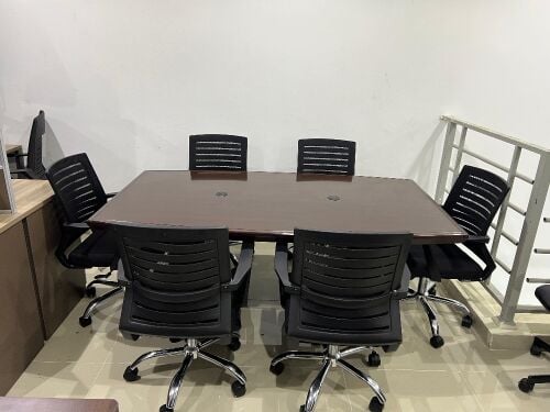 Used office furniture 33270617