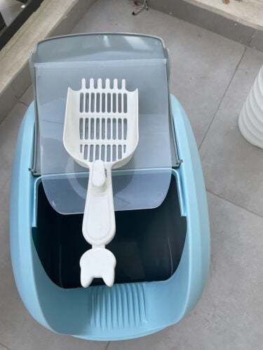 cat litter box with scoop 