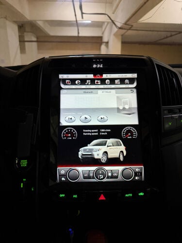 Tesla style screen for Land Cruiser