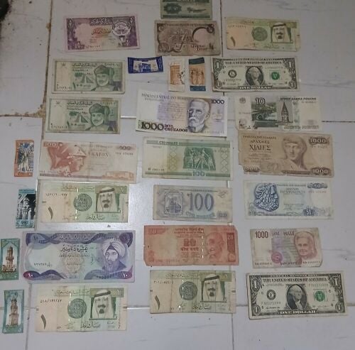 مجموعة أوراق قديمه متنوعة