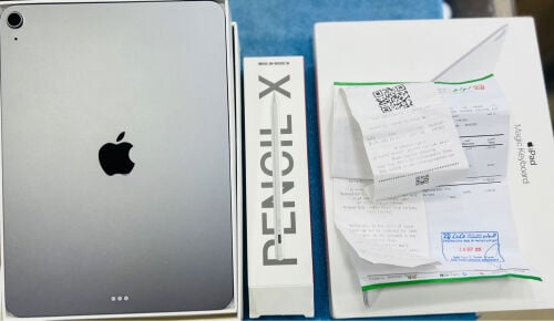 iPad Air M3 11 inch and keyboard 
