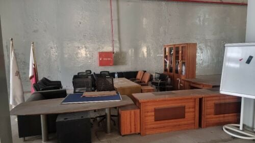 طاولة، كراسي و كبد المكتب