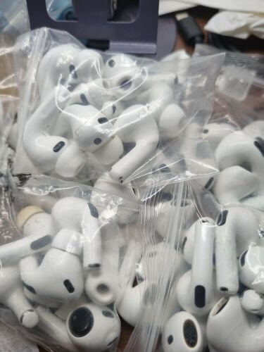 Original airpods all kind off av