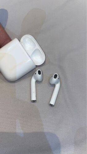 apple AirPods 1st gen.