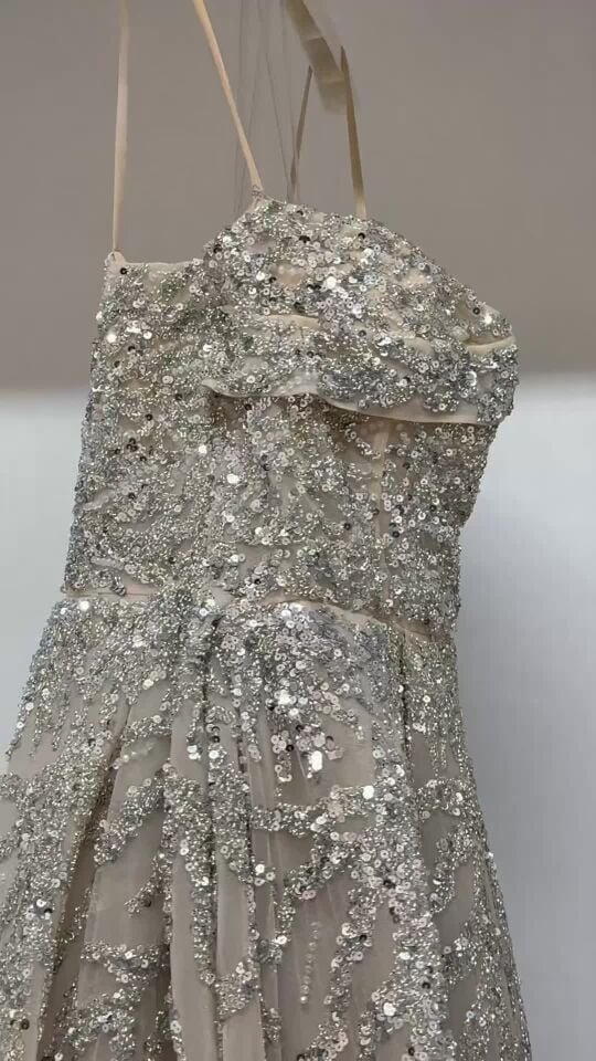 فستان للبيع