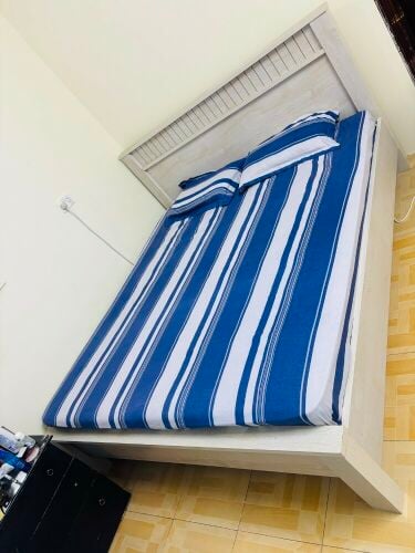 bed and matters and  3 door wardrob