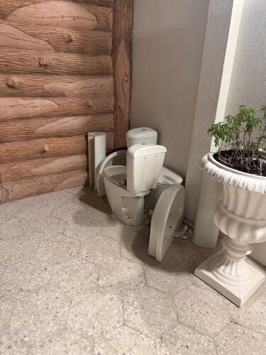 For sale: 2 bathroom seats and 2 si