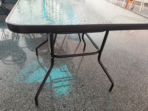 TABLE AND CHAIRS WITH COVER 