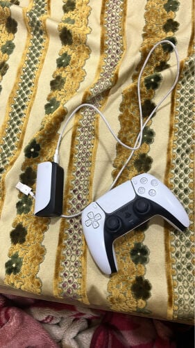 ps 5 control and headphone one pis 