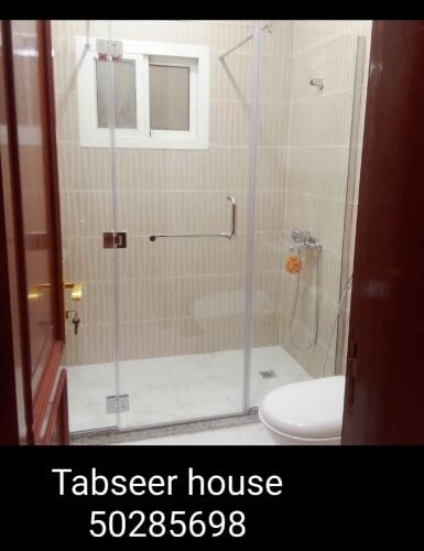 أعمال الألمنيوم والزجاج.
