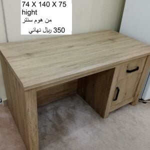 مكتب للدراسة بحالة ممتازة