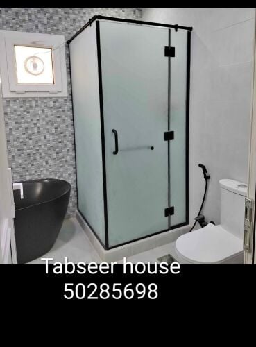 أعمال الألمنيوم والزجاج.