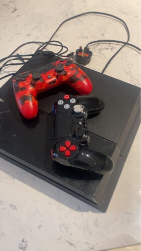 ps 4 with 2 hands clean as new