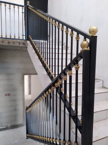 نقوم بجميع الحدادة ترتيب وتركيب ا