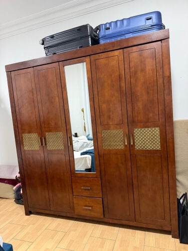 Cabinet like new no issues 