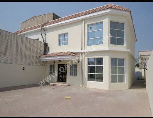 villa for rent in Al Maamoura