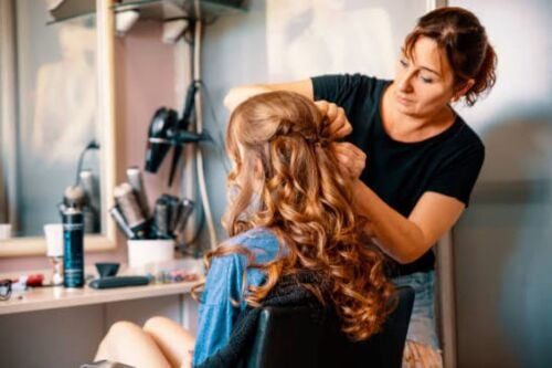 Saloon girl need for Hair saloon
