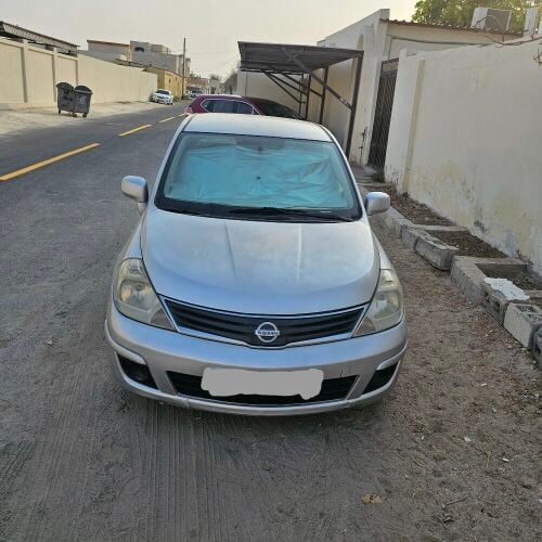 nissan tiida 2012.........