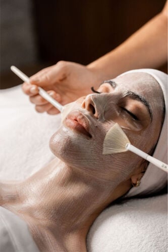 facial & massage therapist 