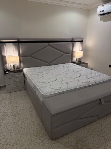 سرير مزدوج كبير