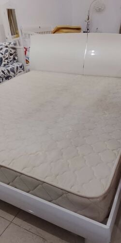 سرير لون ابيض شخصين