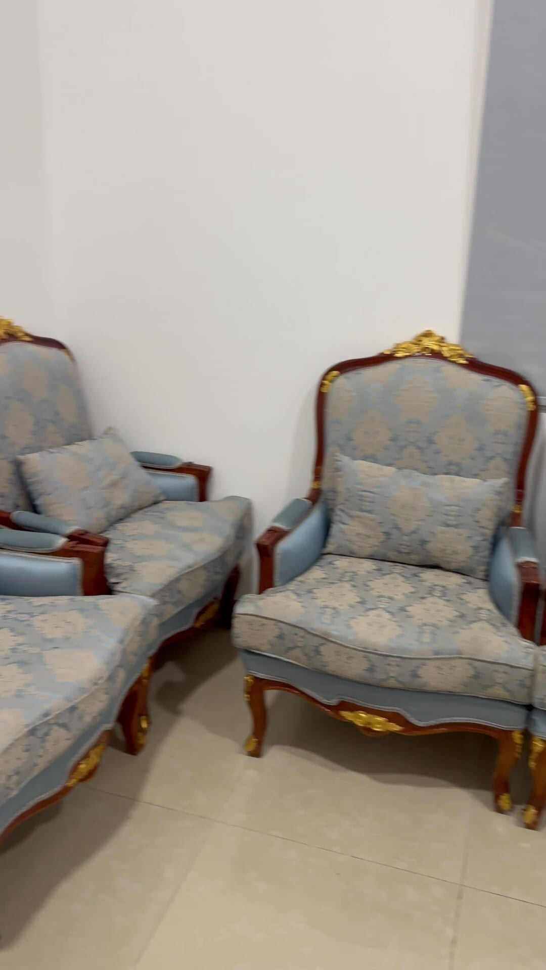 للبيع