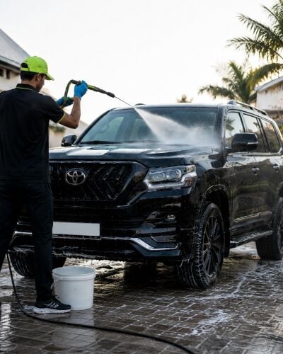 SUV exterior shampoo wash