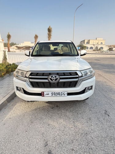 Toyota Land Cruiser gxr v8
