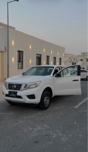 نيسان 