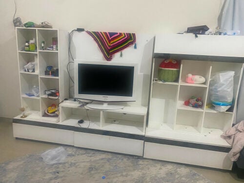 اثاث شقة كامل بحالة جيدة 