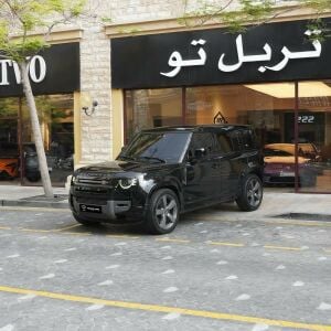 ديفندر 110 في 8 2023