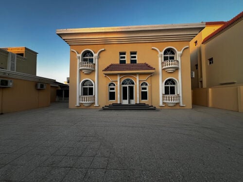 للبيع فيلا بالخريطيات 900م