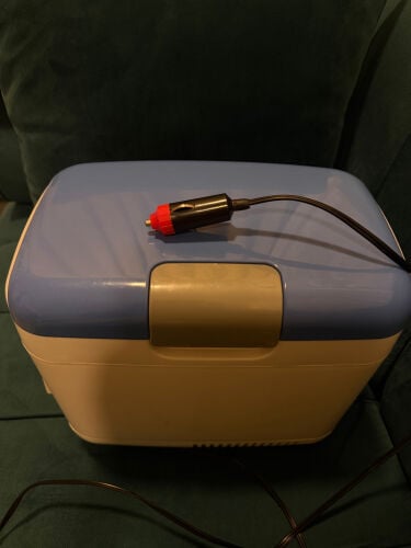 Small electric fridge 