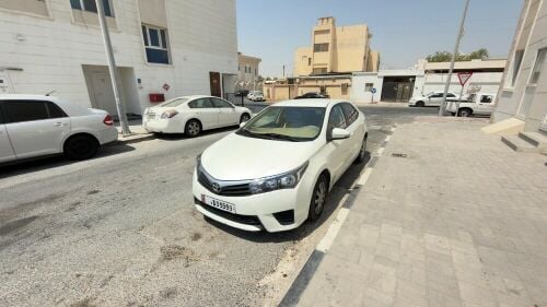 تويوتا كورولا بحالة ممتازة.