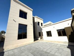 SEMI FURNISHED VILLA+POOL & LIFT