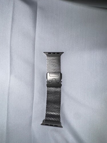 Apple’s Milanese titanium band 